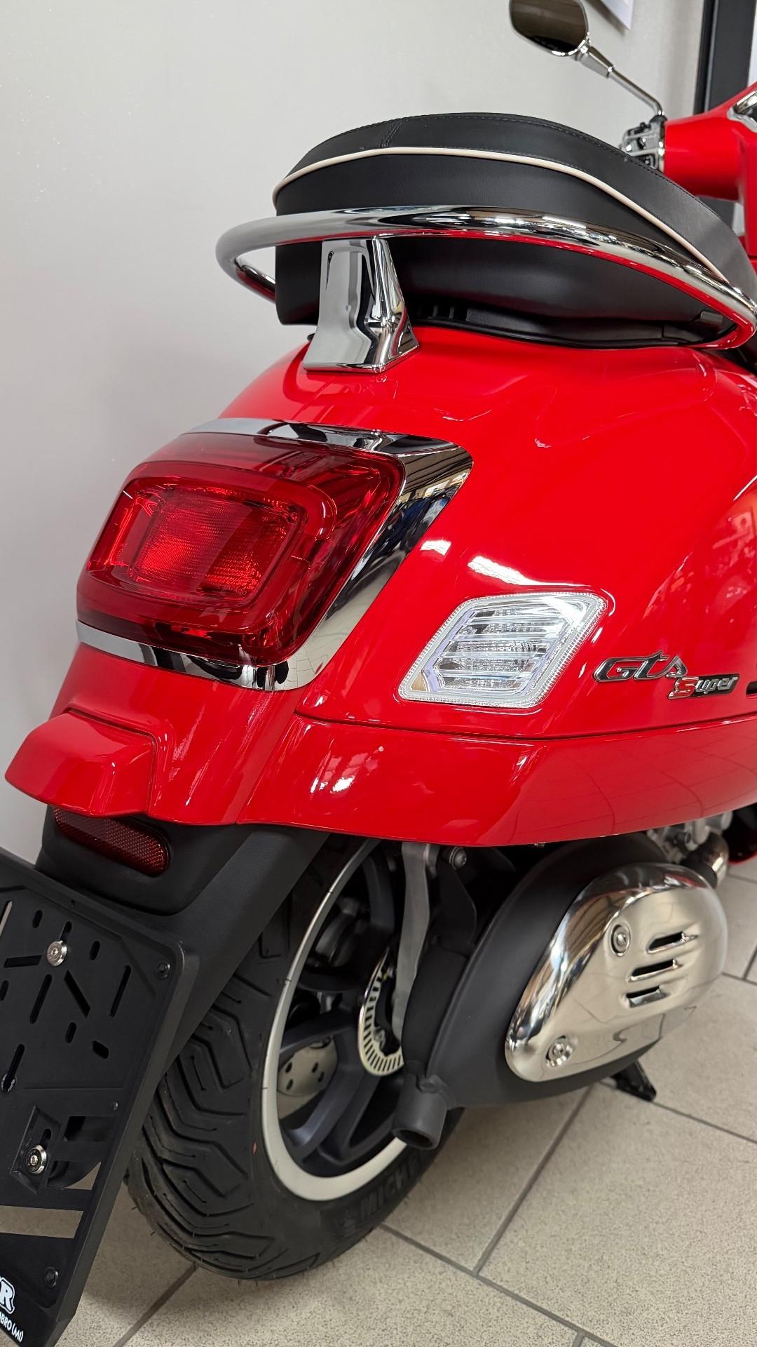 Vespa 310 GTS hpe Super