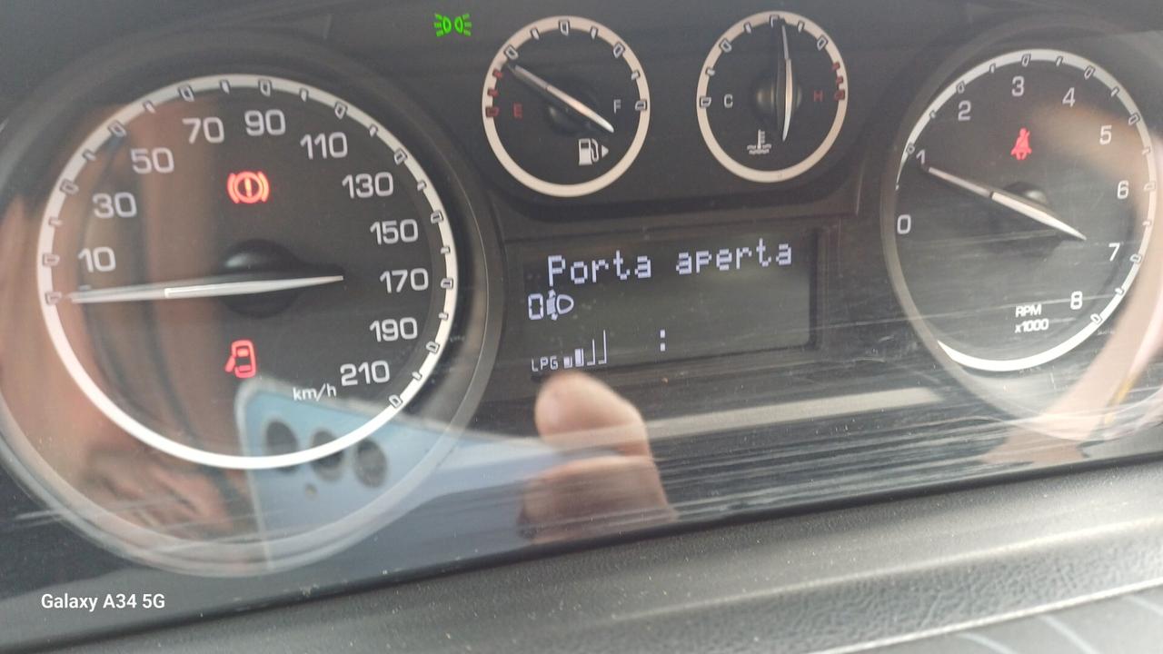 Lancia Ypsilon 1.2 69 CV 5 porte GPL Ecochic S Momodesign