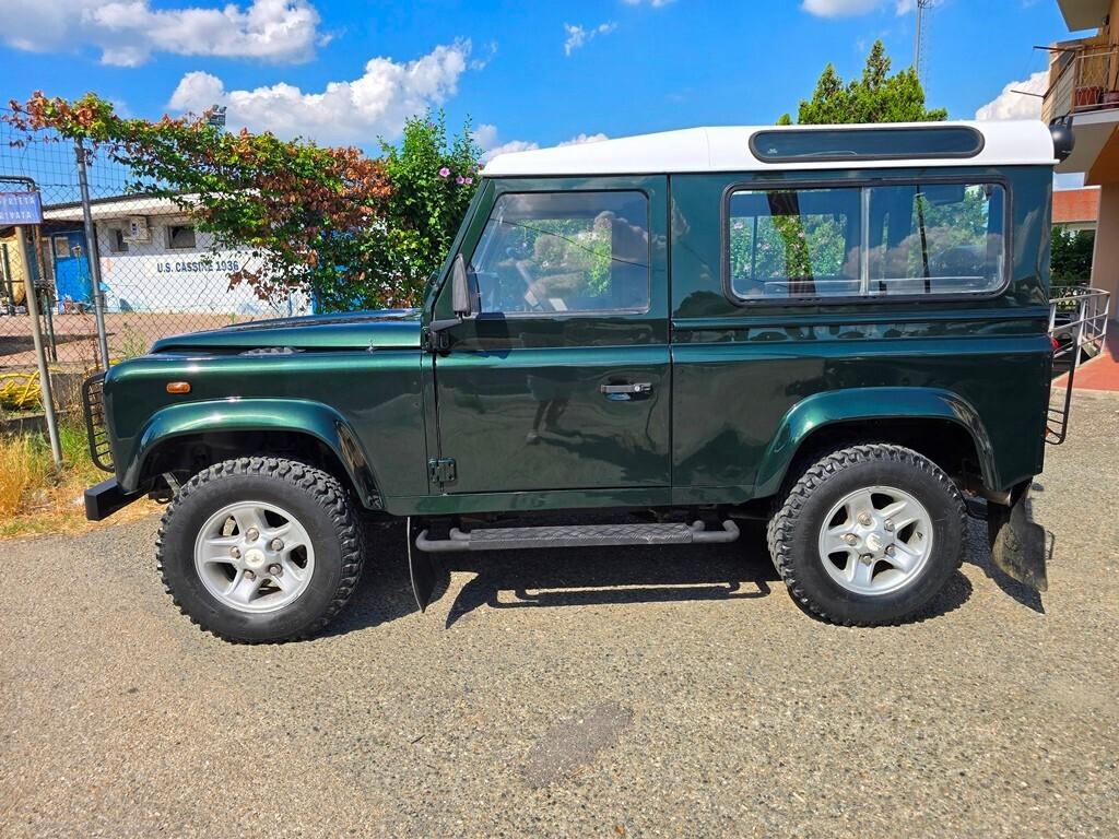 Land Rover Defender 90 TD5 RESTAURATA!
