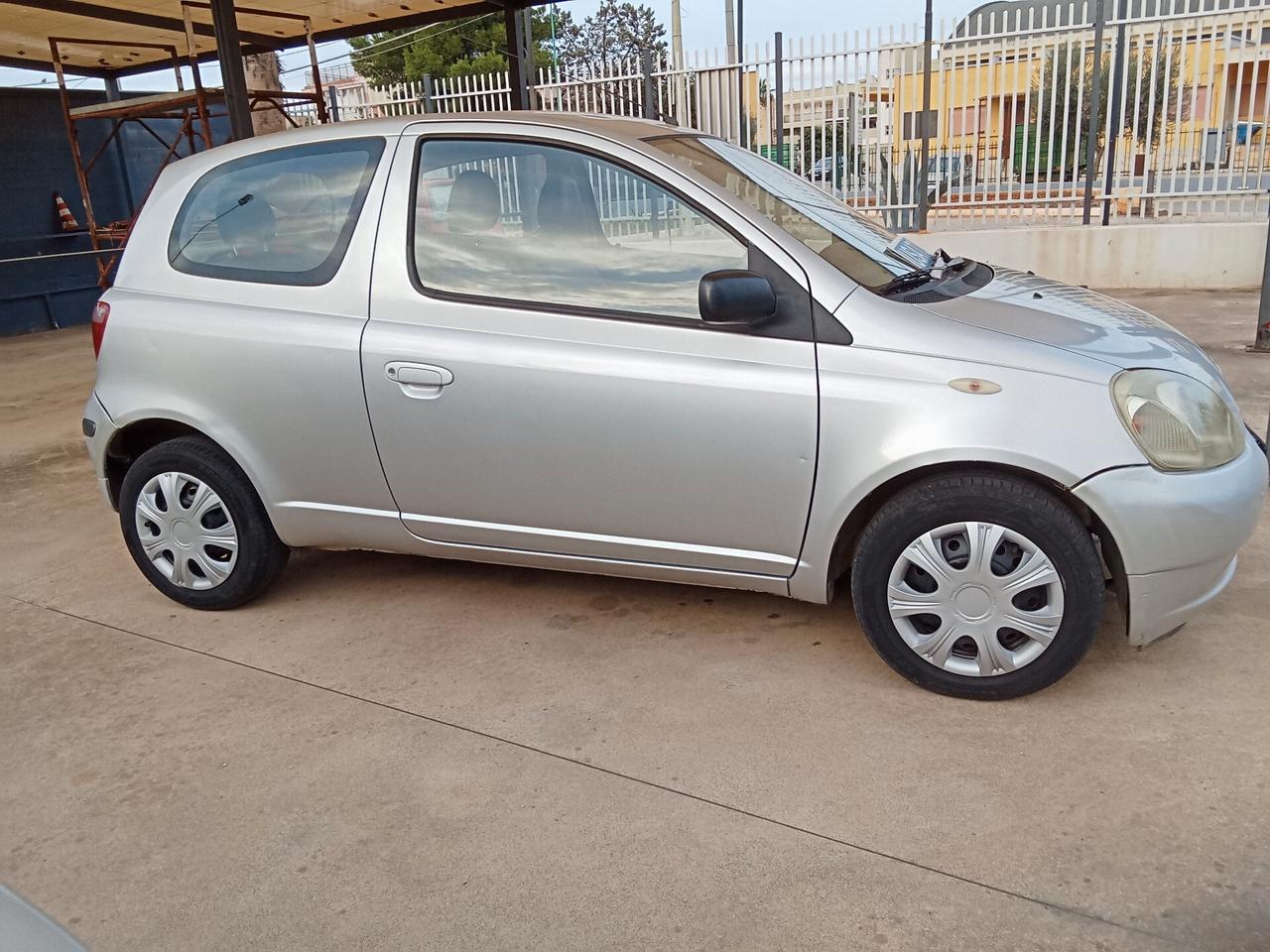 Toyota Yaris 1.0i 16V cat 3 porte Sol