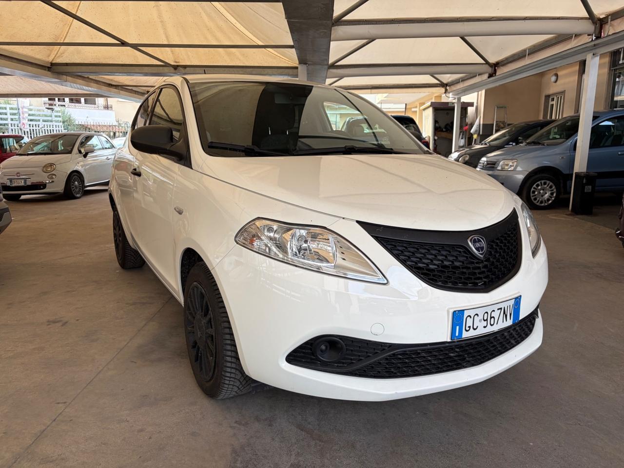 Lancia Ypsilon 1.0 FireFly 5 porte S&S Hybrid Ecochic Gold