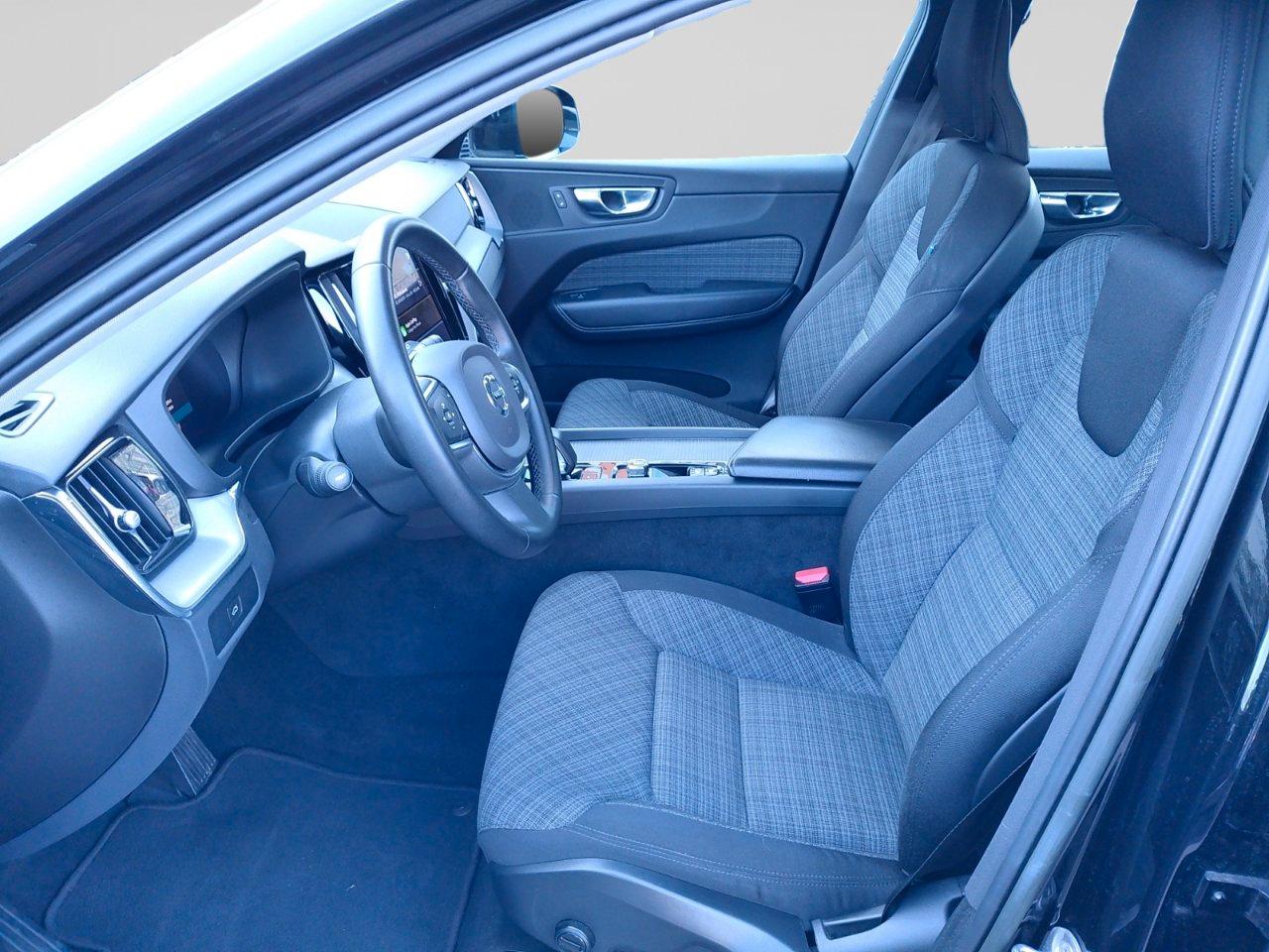 Volvo XC60 2.0 b4 Core awd auto