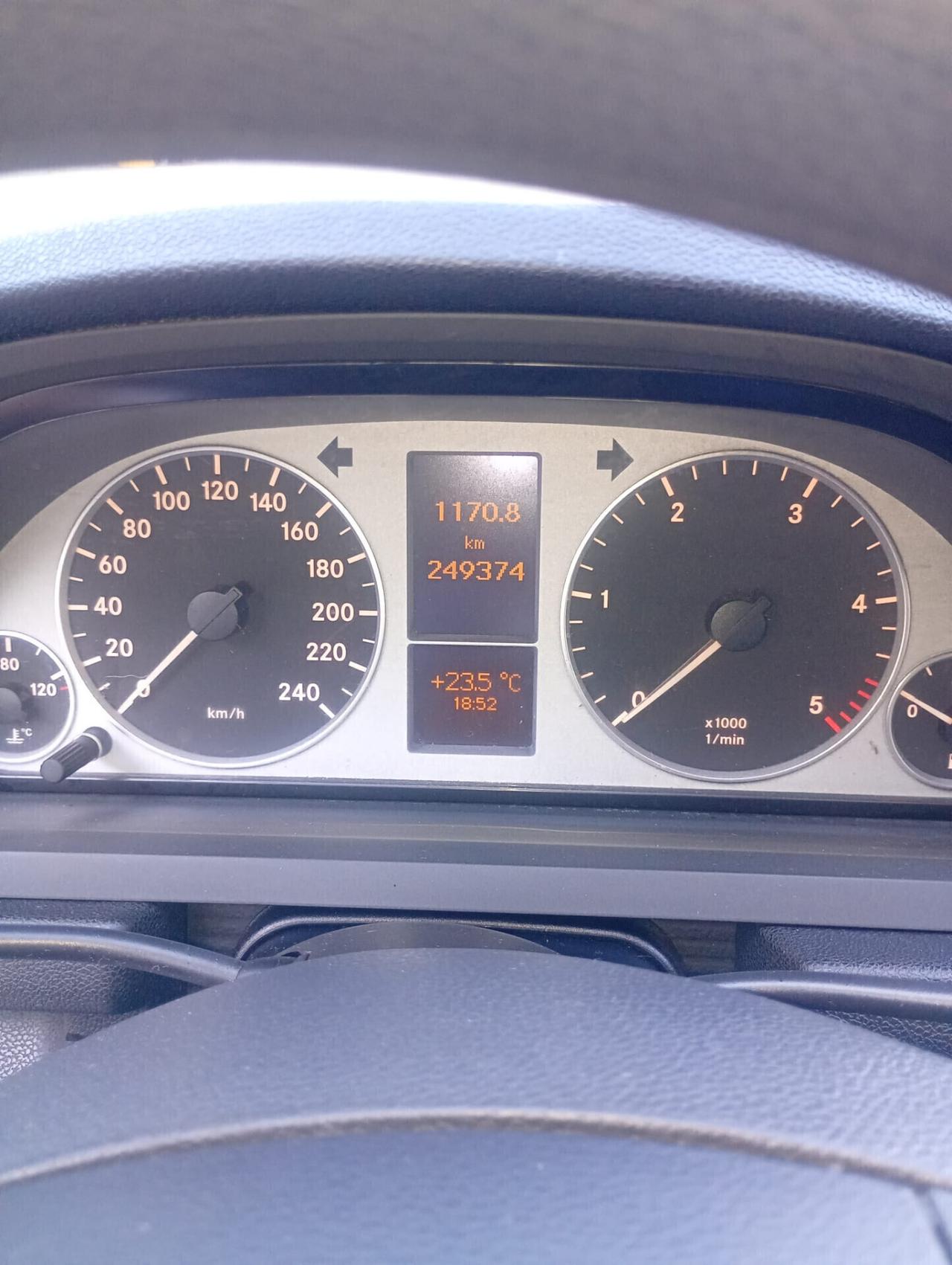 Mercedes-benz B 180
