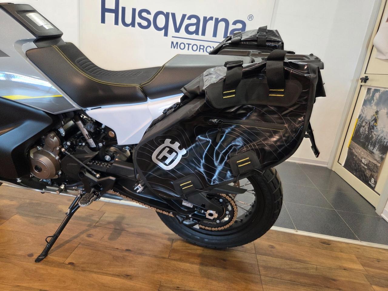 Husqvarna Norden 901 Borse e Cavalletto Centrale