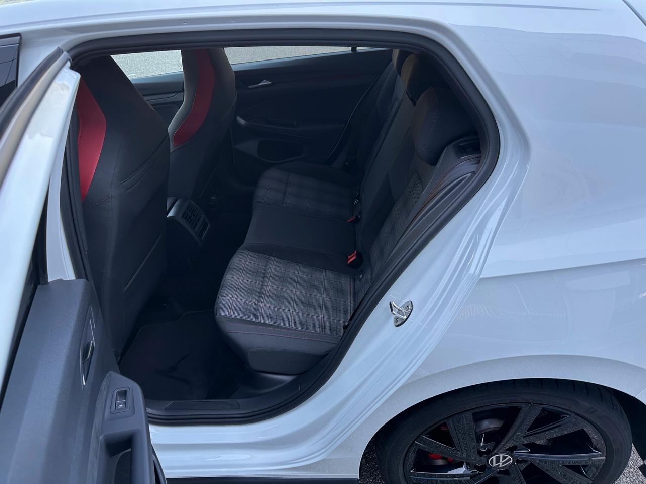 Volkswagen Golf GTI 2.0 TSI DSG