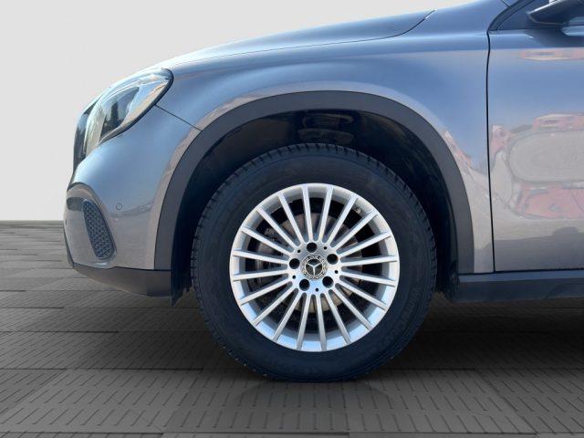 MERCEDES-BENZ CLA sse GLA GLA 200 d Automatic Business