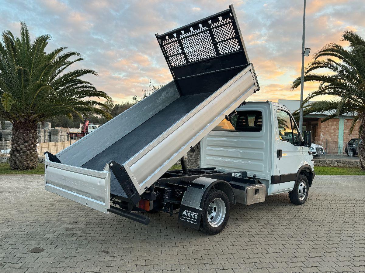 IVECO Daily 35 C12 RIBALTABILE TRILATERALE