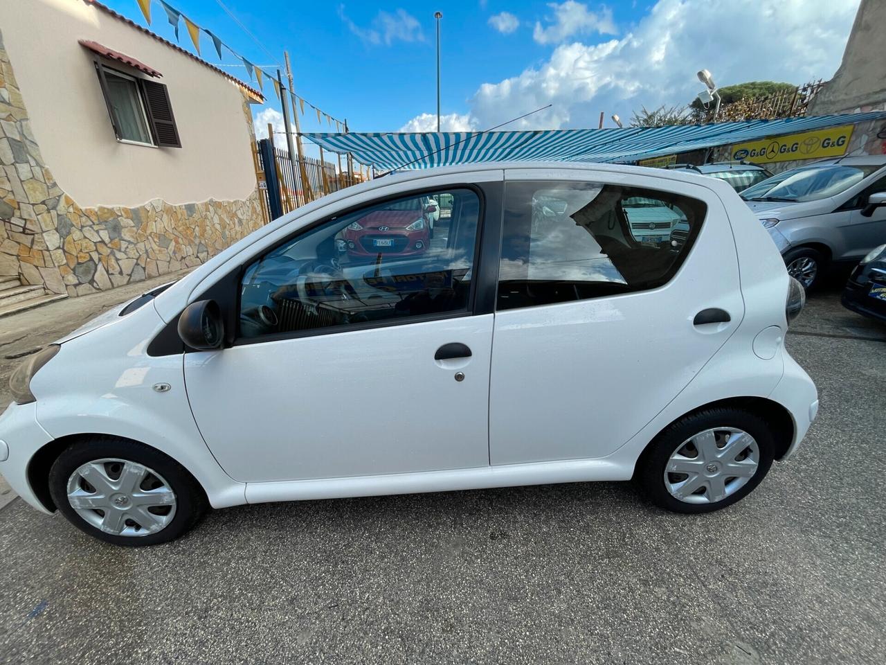 Toyota Aygo 1.0 12V VVT-i 5 porte Now Connect