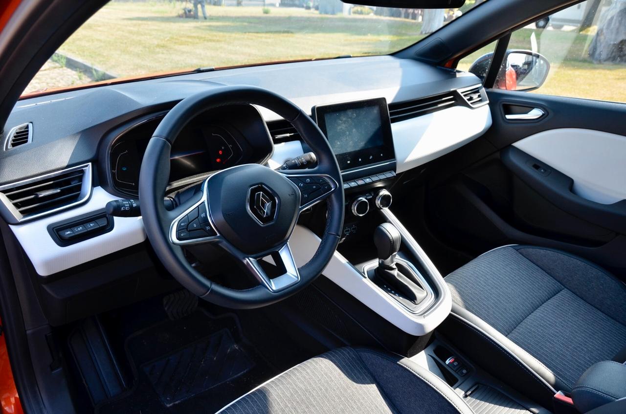 RENAULT CLIO 1.6 E-TECH FULL HYBRID EVOLUTION 145cv AUTO, UNICOPROP, GARANZIA UFF RENAULT, EURO 6D, FARI LED, NAVI, RETROCAMERA, PERMUTE