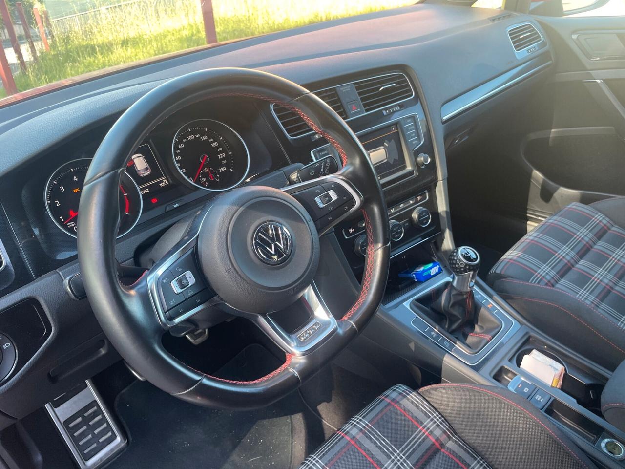 Volkswagen Golf GTI VII 5p 2.0 tsi 220CV