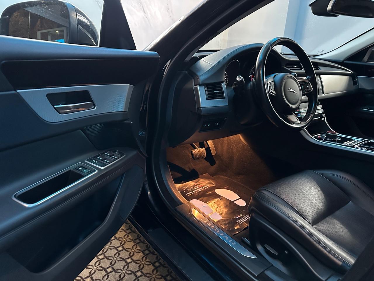 Jaguar XF 2.0 D 180 CV Portfolio