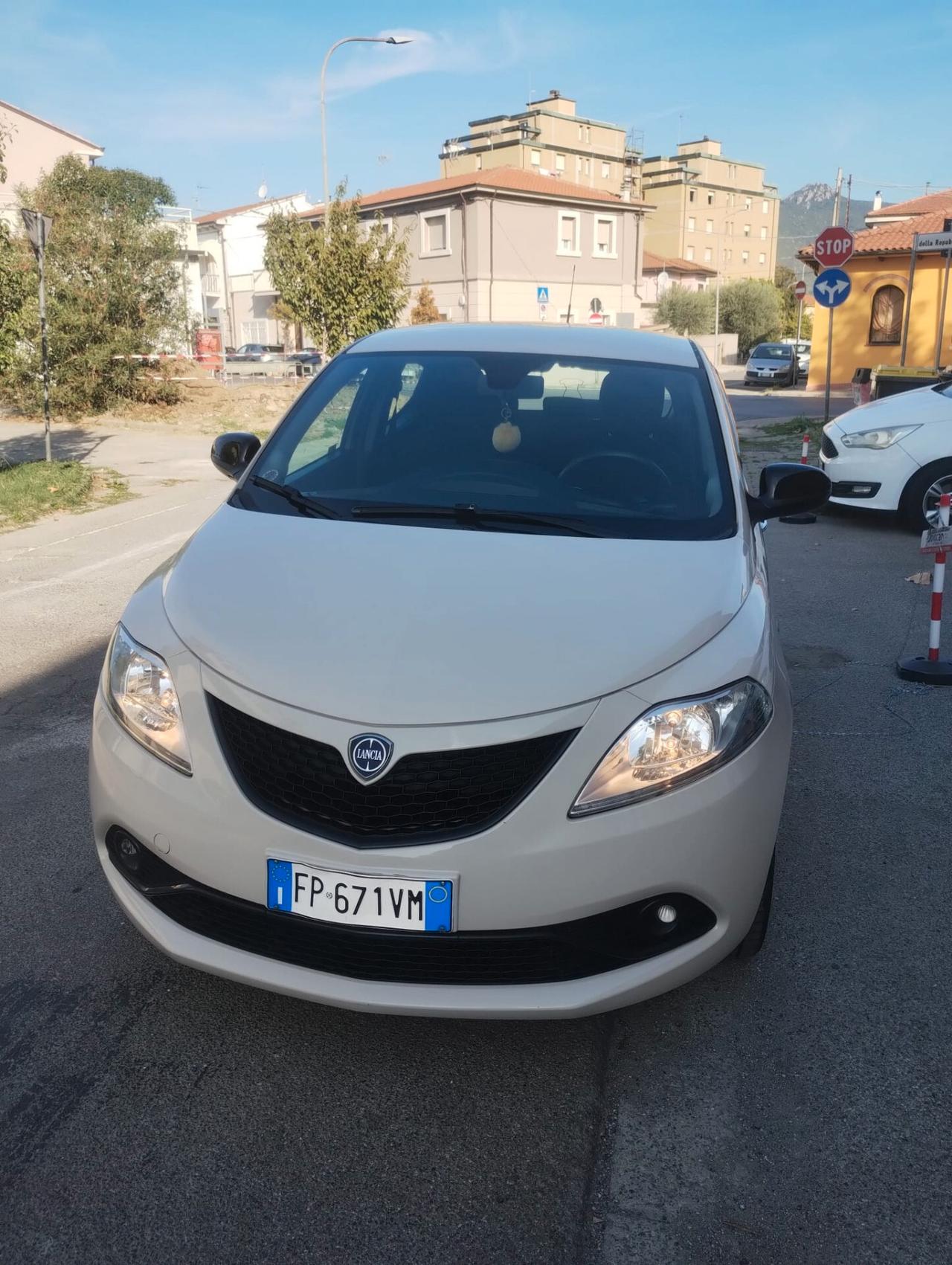 Lancia Ypsilon 1.2 69 CV 5 porte S&S Gold
