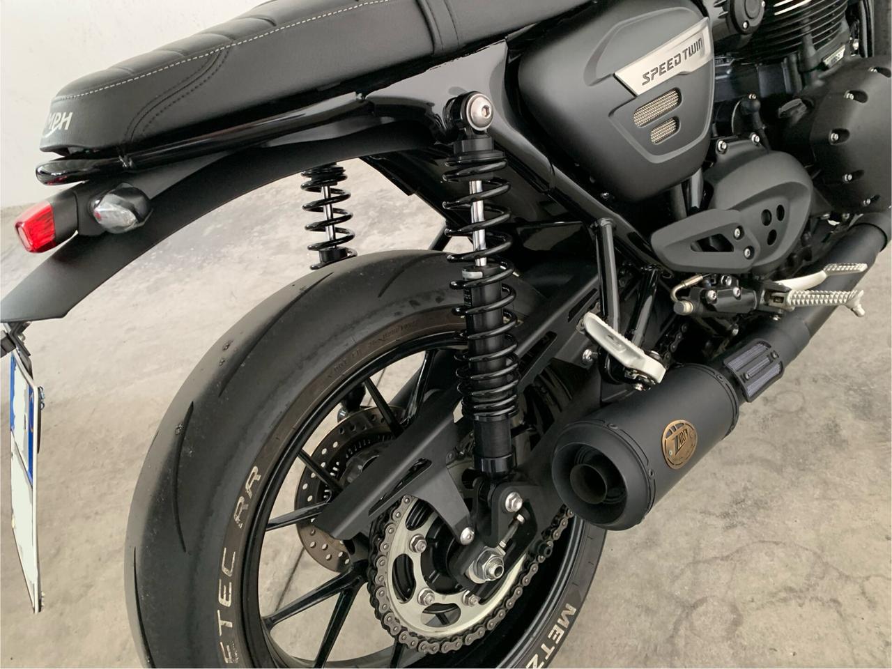 Triumph Speed Twin 1200 Matt Irostone Black Edition
