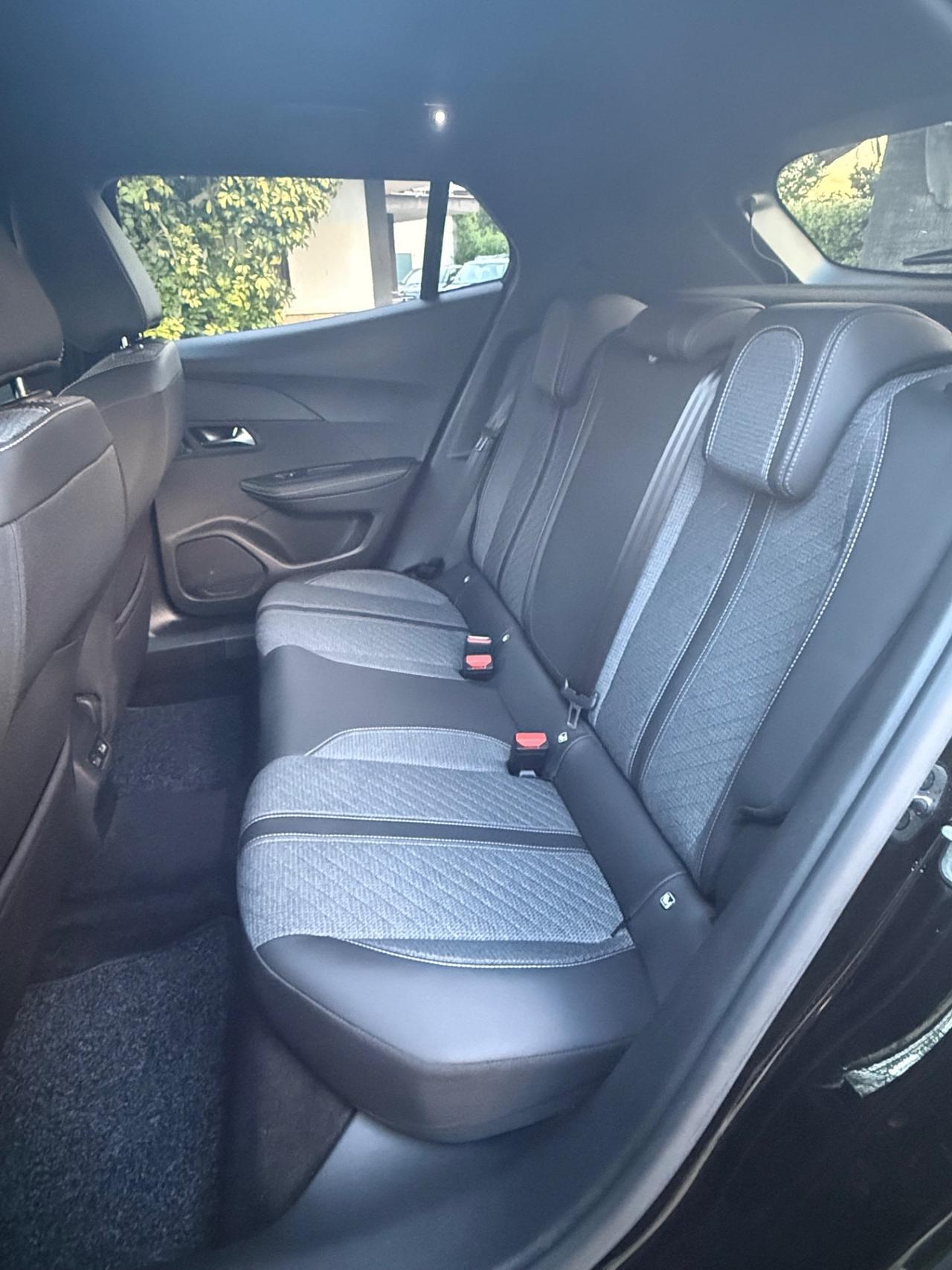 Peugeot 2008 BlueHDi 130 S&S EAT8 Allure