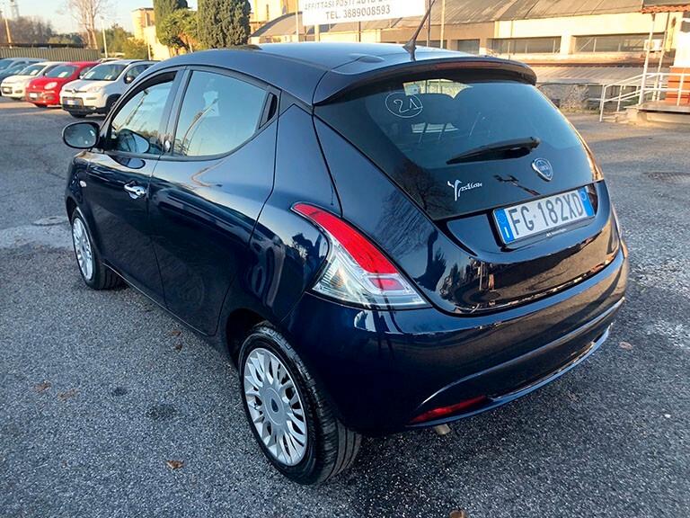 Lancia Ypsilon 1.2 69 CV 5 porte GPL Ecochic Silver