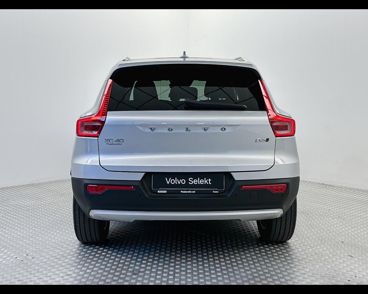 VOLVO XC40 (2017-->) - XC40 D3 AWD Geartronic Momentum