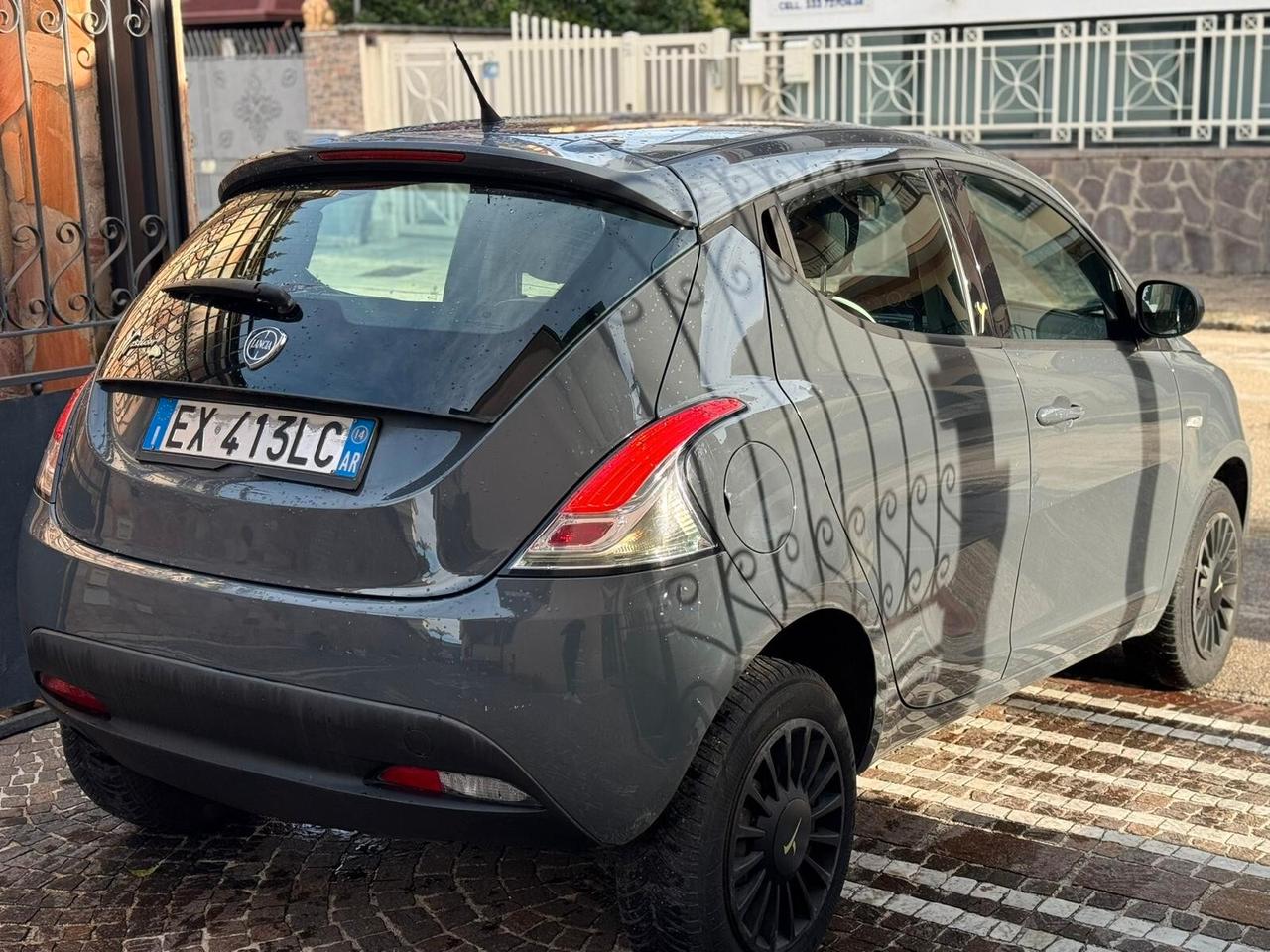 Lancia Ypsilon 0.9 TwinAir 85 CV 5 porte Metano Ecochic Gold