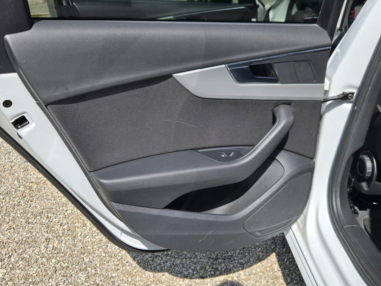 Audi A4 Avant 40 TDI S tronic line edition
