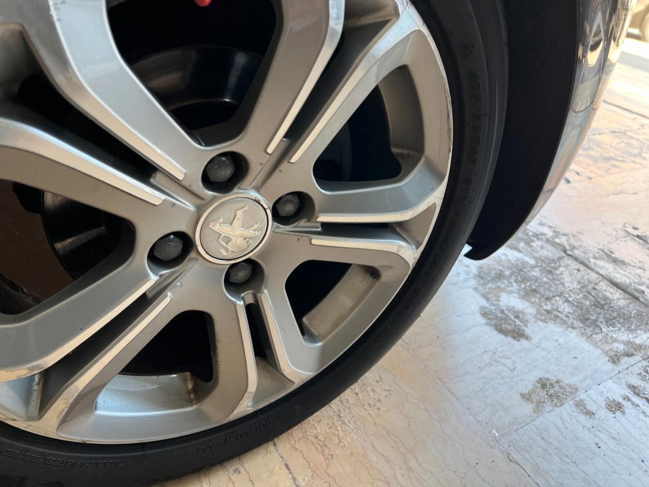 Peugeot 208 1.6 e-HDi 115 CV Stop&Start 5 porte Allure
