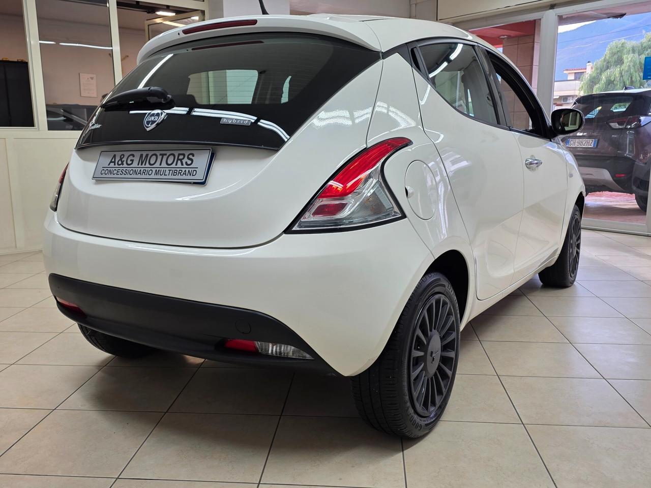 LANCIA YPSILON 1.0 FireFly S&S HYBRID SILVER
