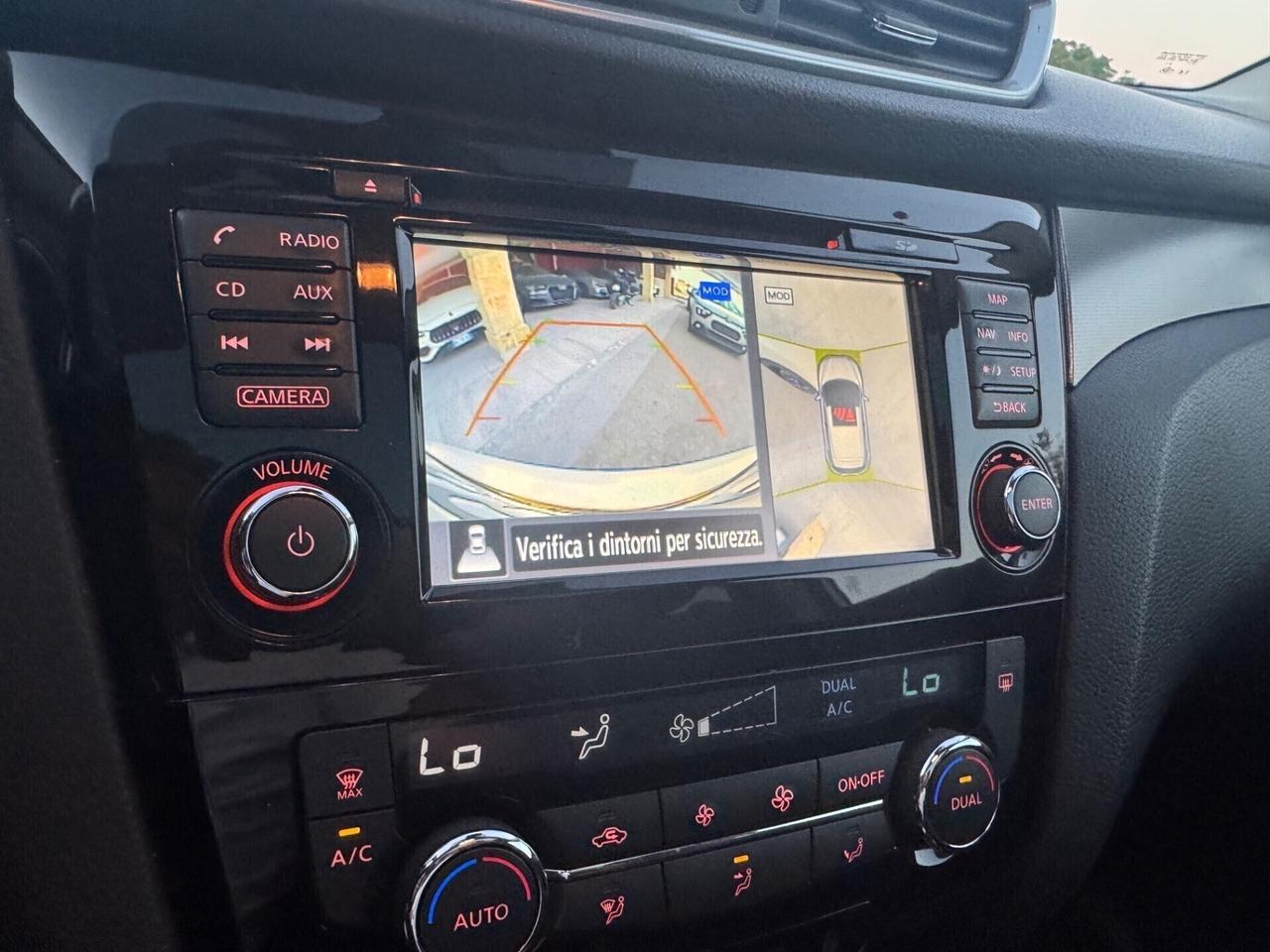 Nissan Qashqai 1.5 dCi N-Connecta tetto 360 metall