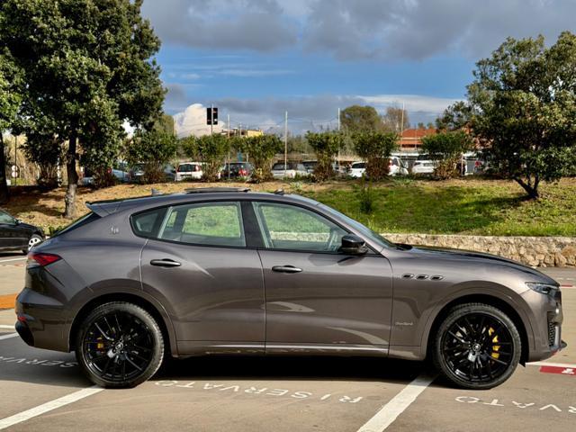 MASERATI Levante MY22 GRANSPORT+TETTO+BLACK PACK+PINZE GIALLE