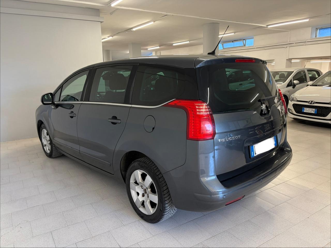 Peugeot 5008 1.6 HDi 112CV cambio robotizzato Tetto panoramico