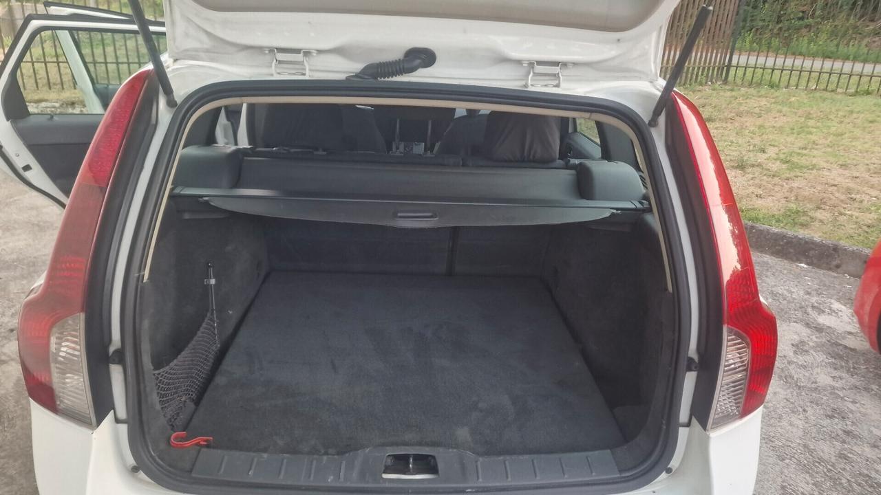 Volvo V50 1.6 D DRIVE cat R-Design "130.000 Km"