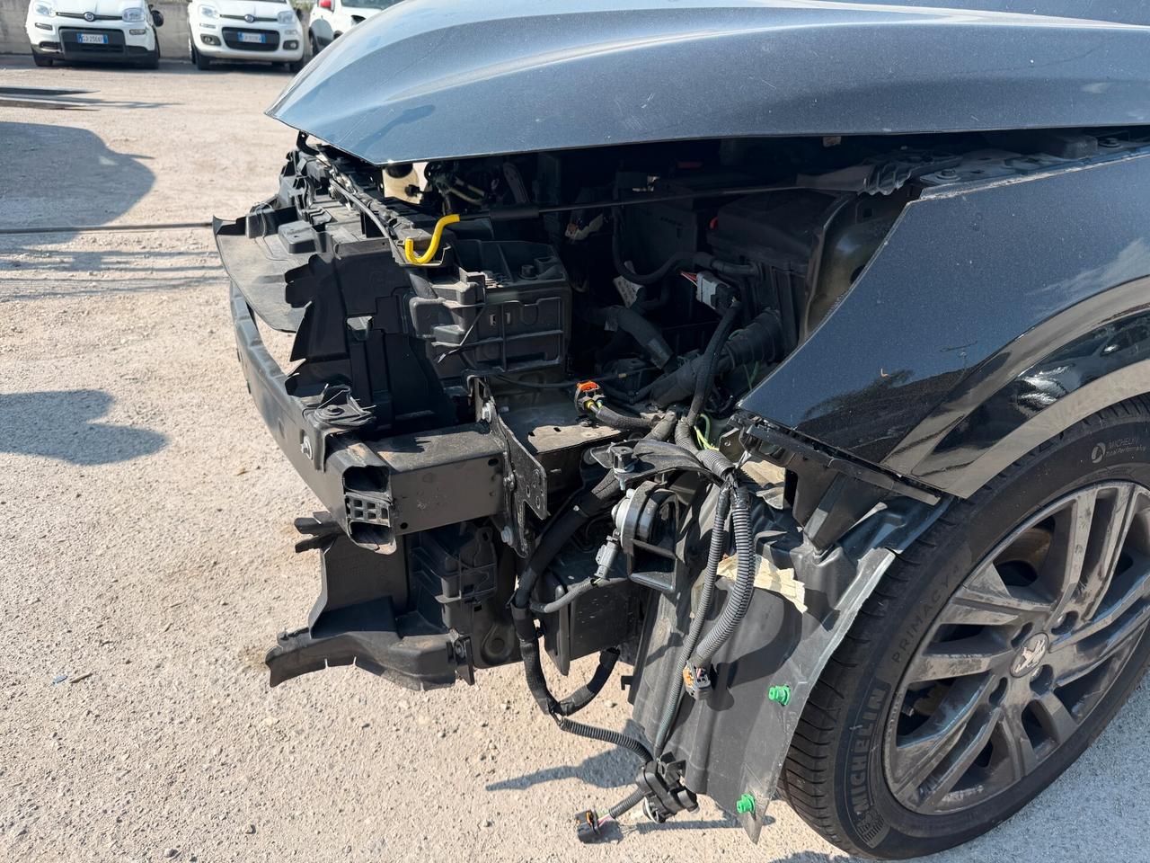 PEUGEOT 208 ANNO 2022 1.2 BENZINA 75 CV *SINISTRATA