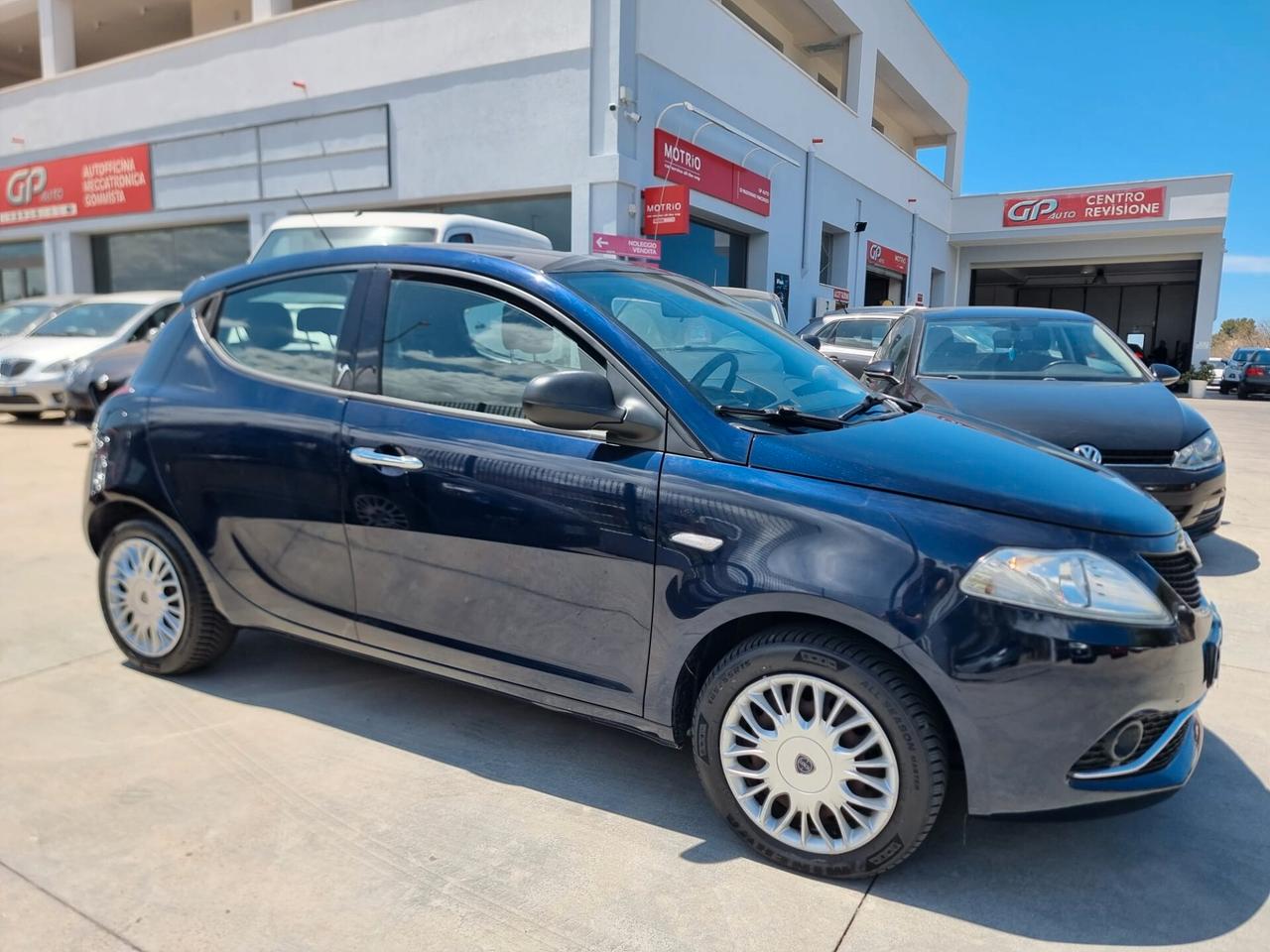 Lancia Ypsilon 1.2 69 CV 5 porte Silver KM 64000