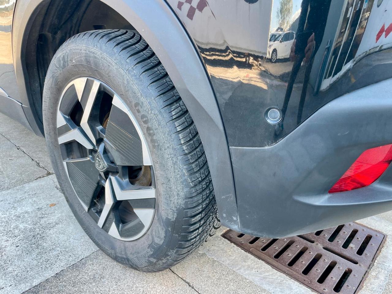 Peugeot 2008 PureTech 100 S&S Allure 2023 **VEICOLO SINISTRATO***VA IN MOTO