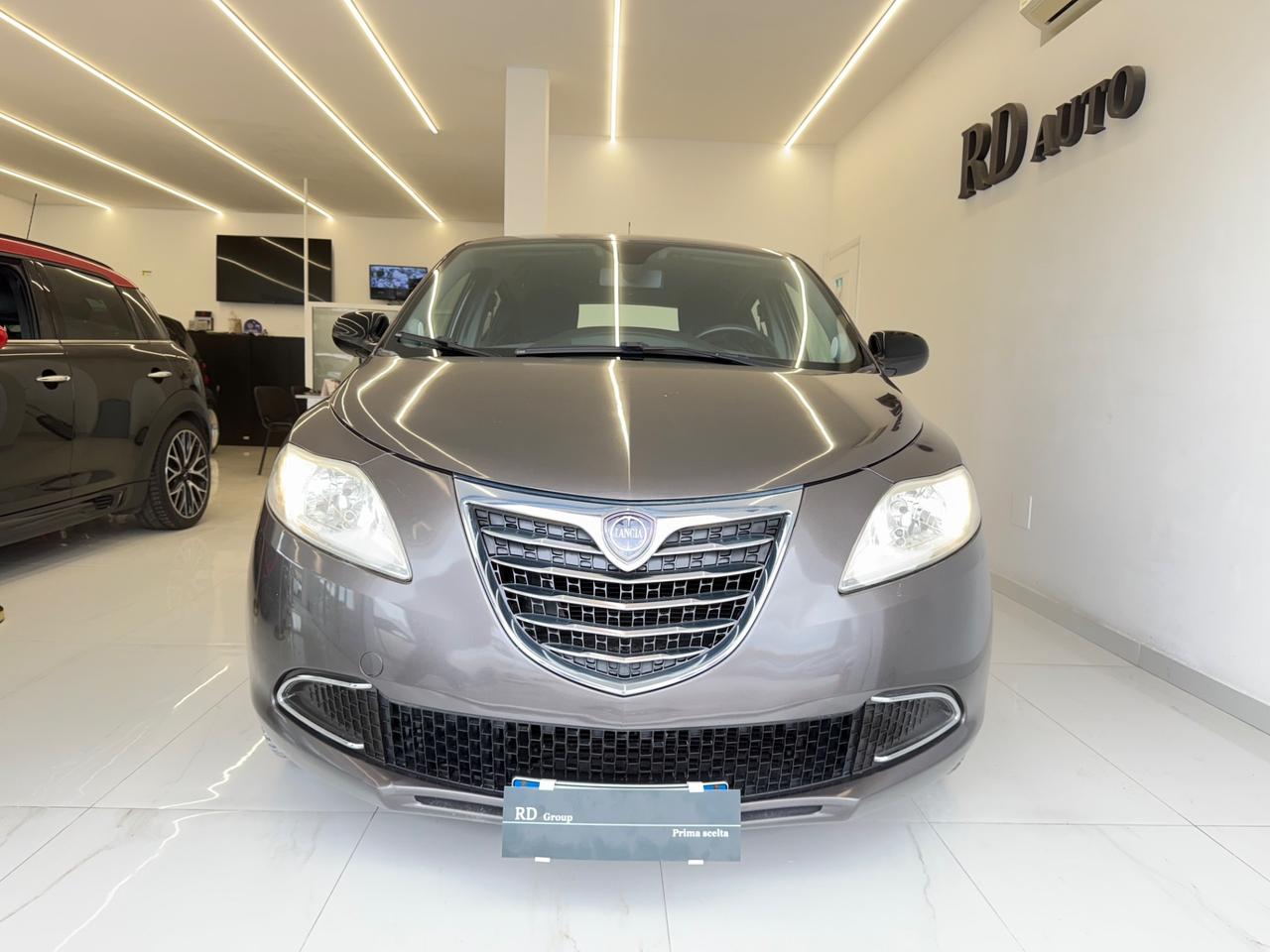 Lancia Ypsilon 1.2 8v Platinum 69cv ok neopatentato