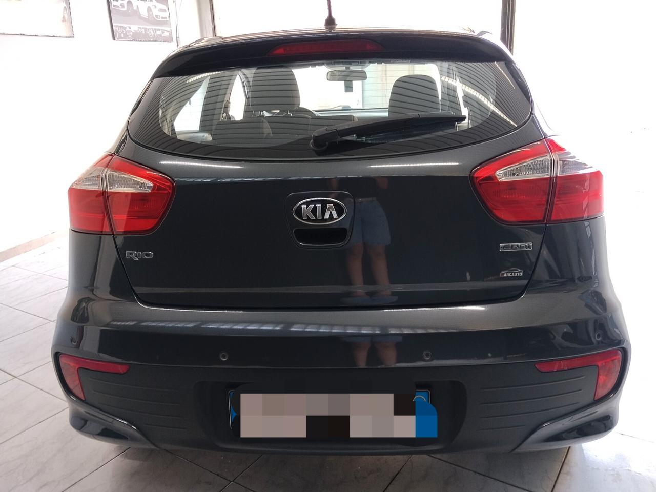Kia Rio 1.1 diesel 2015 CON GARANZIA