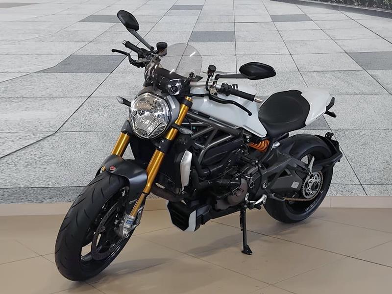 Ducati Monster 1200 S