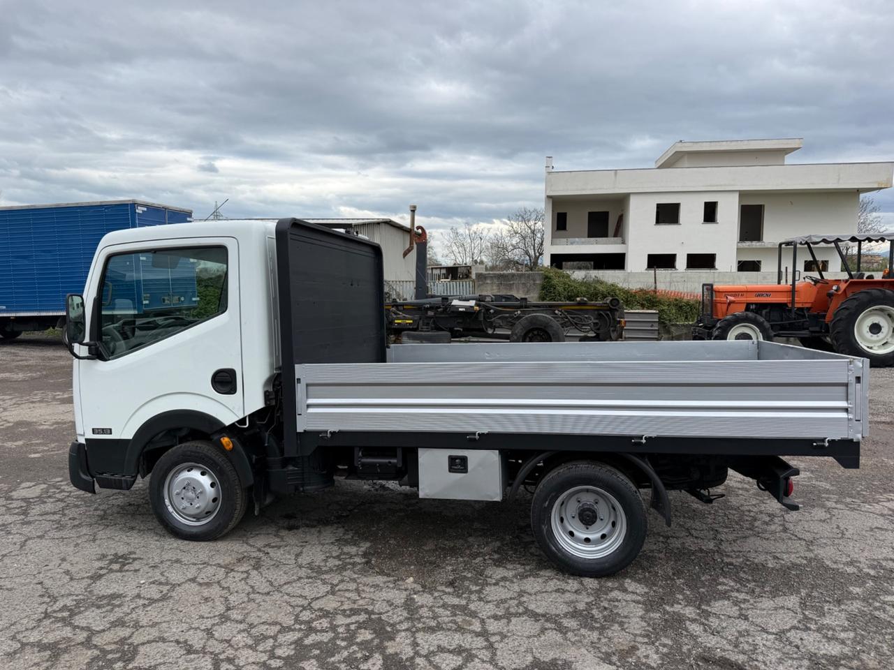Nissan Cabstar 35.13 Cassone Fisso