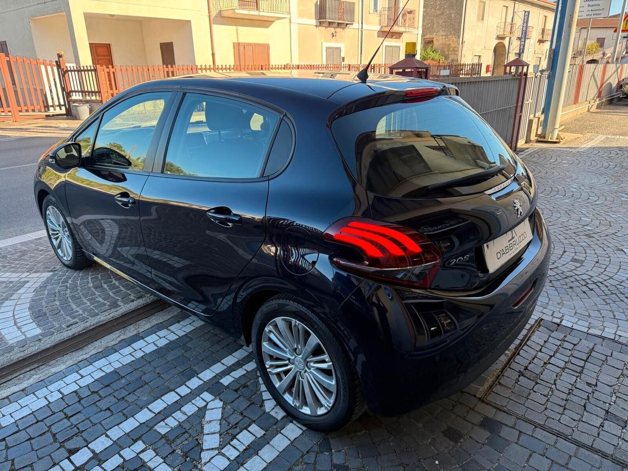 Peugeot 208 1.2 Benz 82cv Allure PER NEOPATENTATI