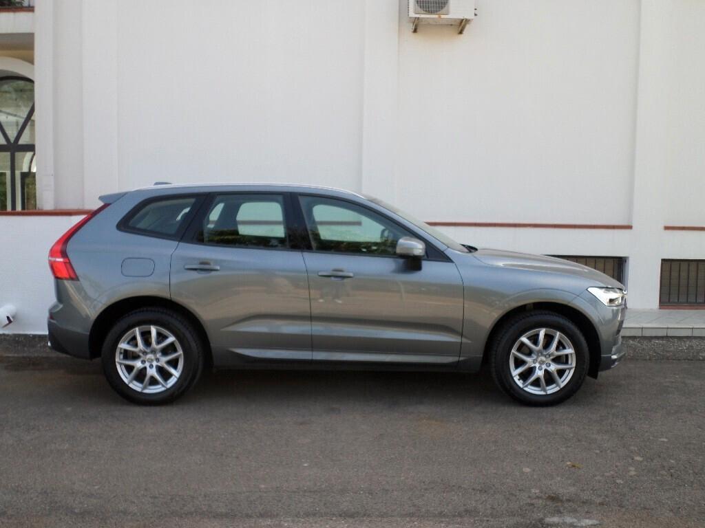 VOLVO XC60 D4 MOMENTUM Aziendale