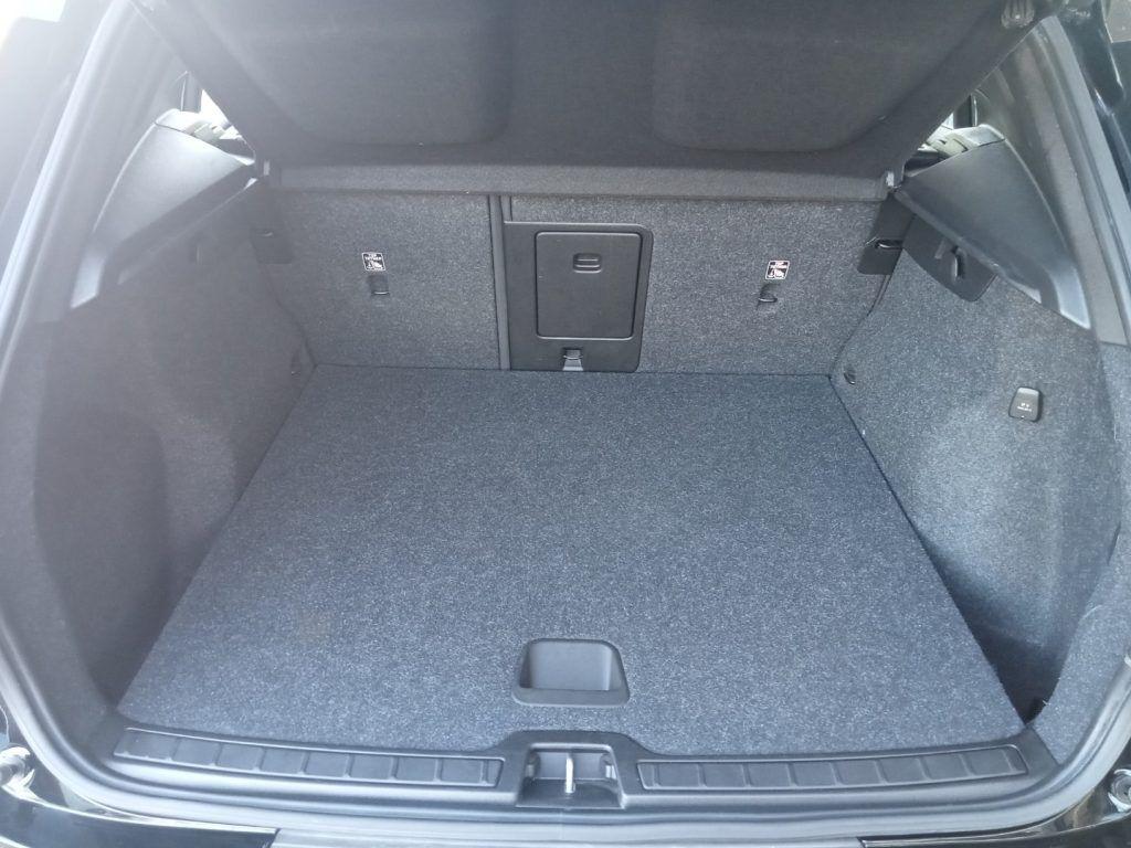 Volvo XC40 T4 Recharge Plug-in Hybrid OK NEOPATENTATI