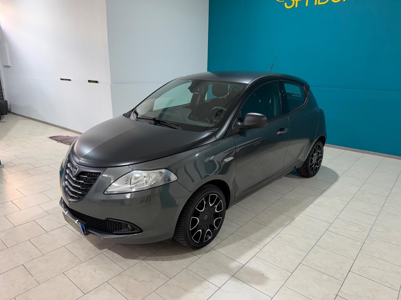 LANCIA YPSILON 1.2 BENZINA MOMO DESIGN S