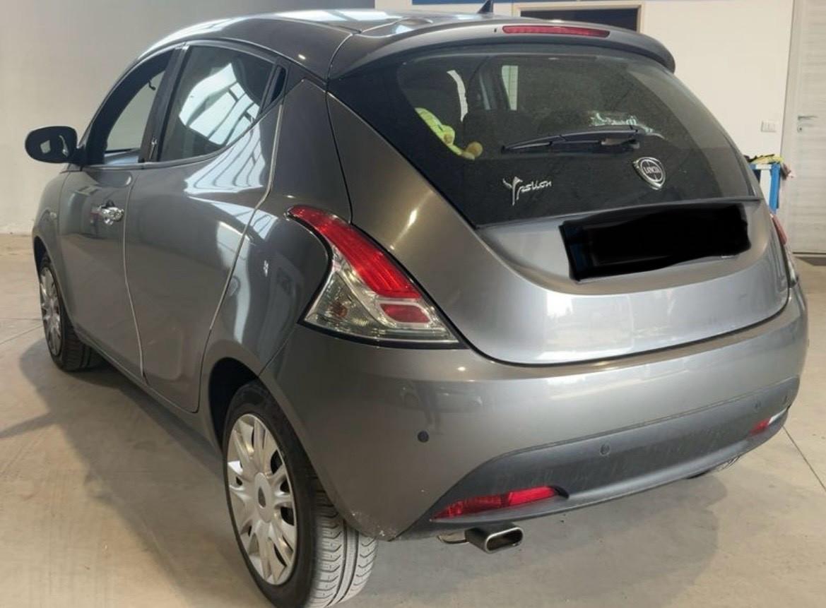 Lancia Ypsilon 1.2 69 CV 5 porte Gold-Km 87700–