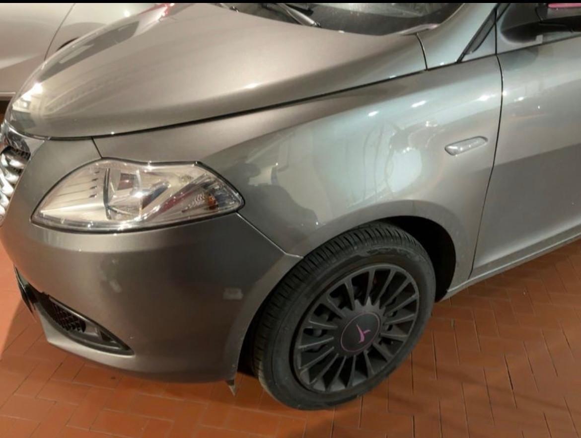 Lancia Ypsilon 1.2 69CV 5P Elefantino Rosa-km39500-