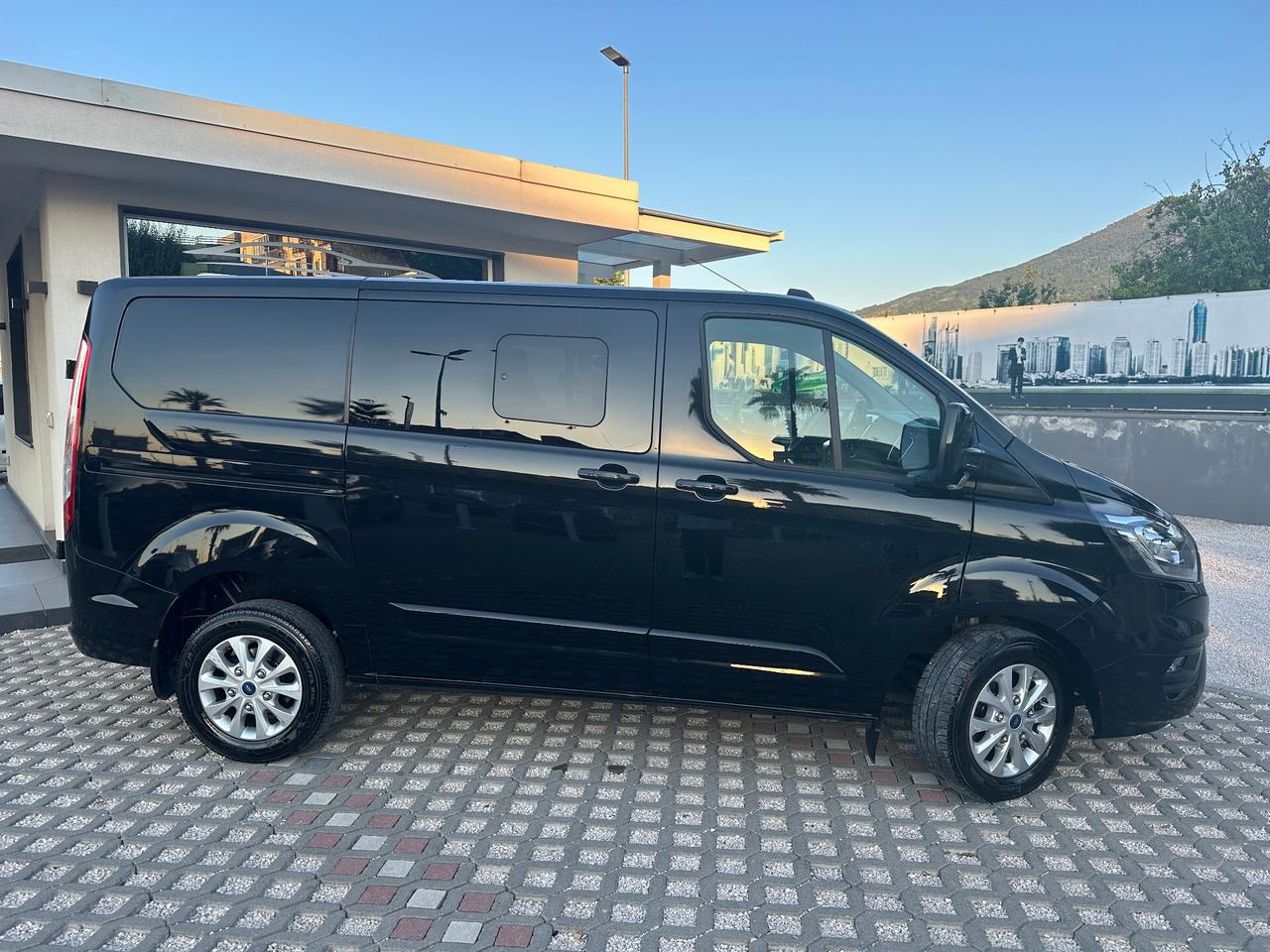 FORD TRANSIT CUSTOM 300 AUTOMATICO TITANIUM