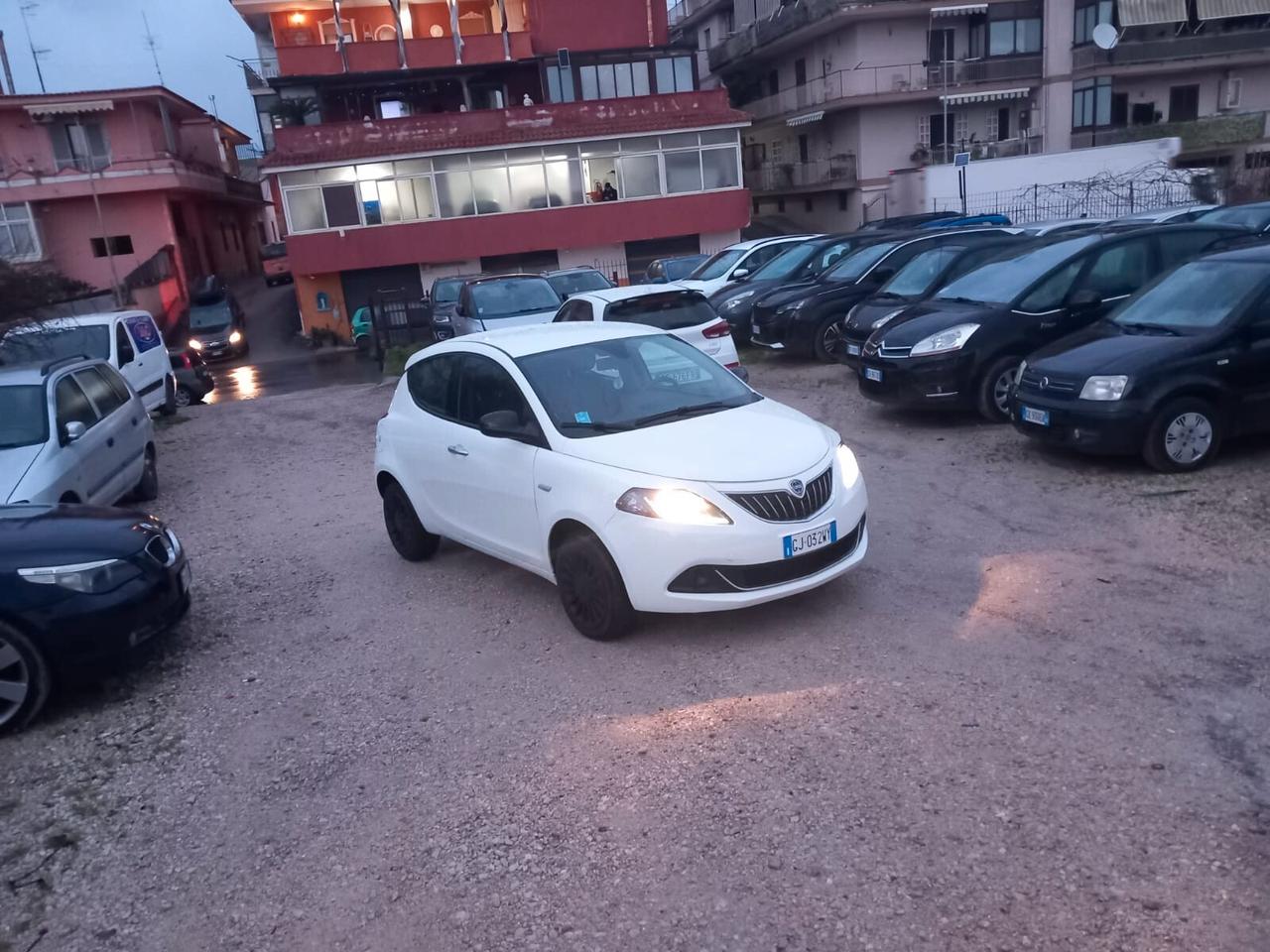 Lancia Ypsilon 1.0 FireFly 5 porte S&S Hybrid Ecochic Gold