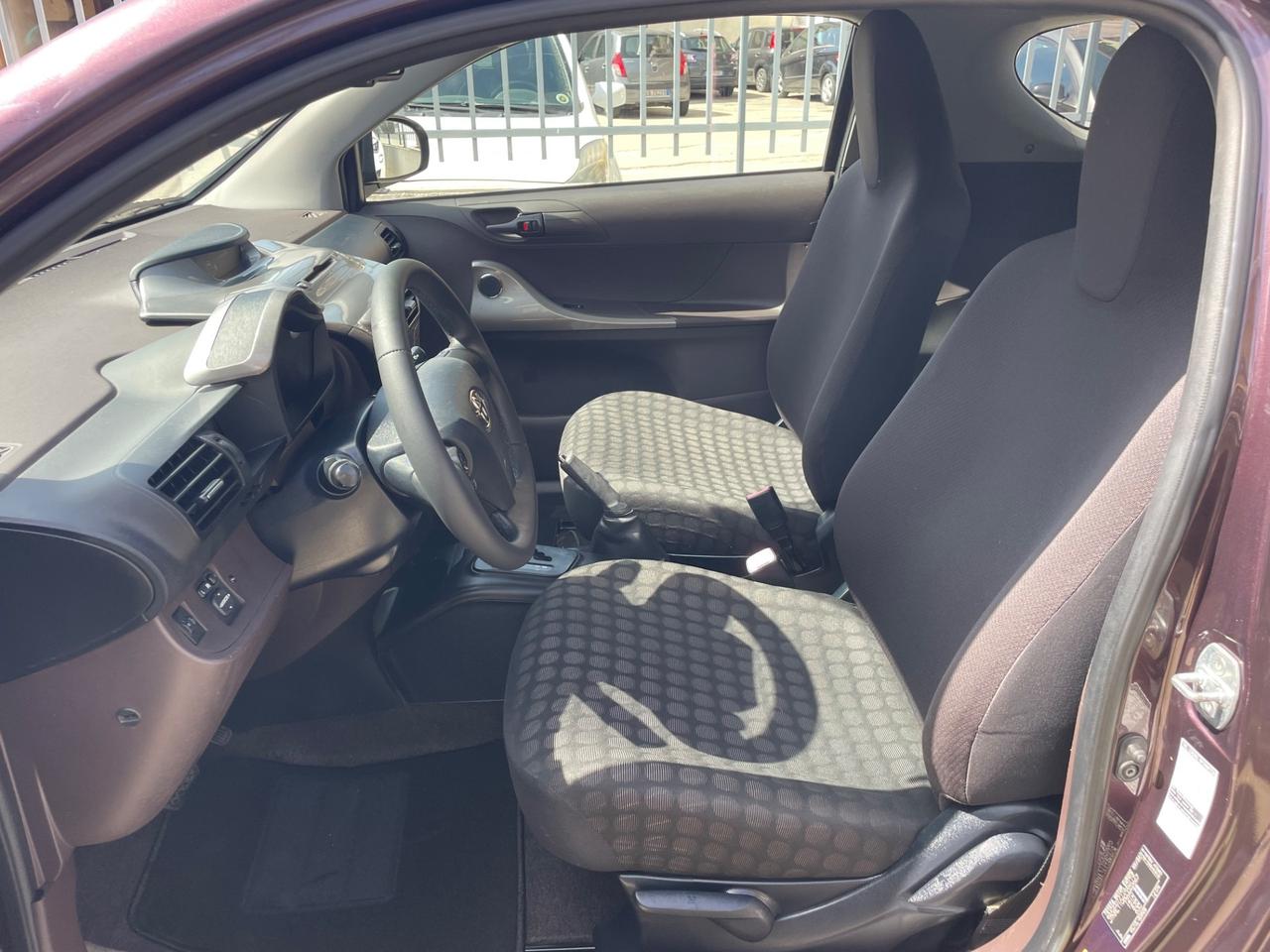 Toyota iQ 1.0 Sol
