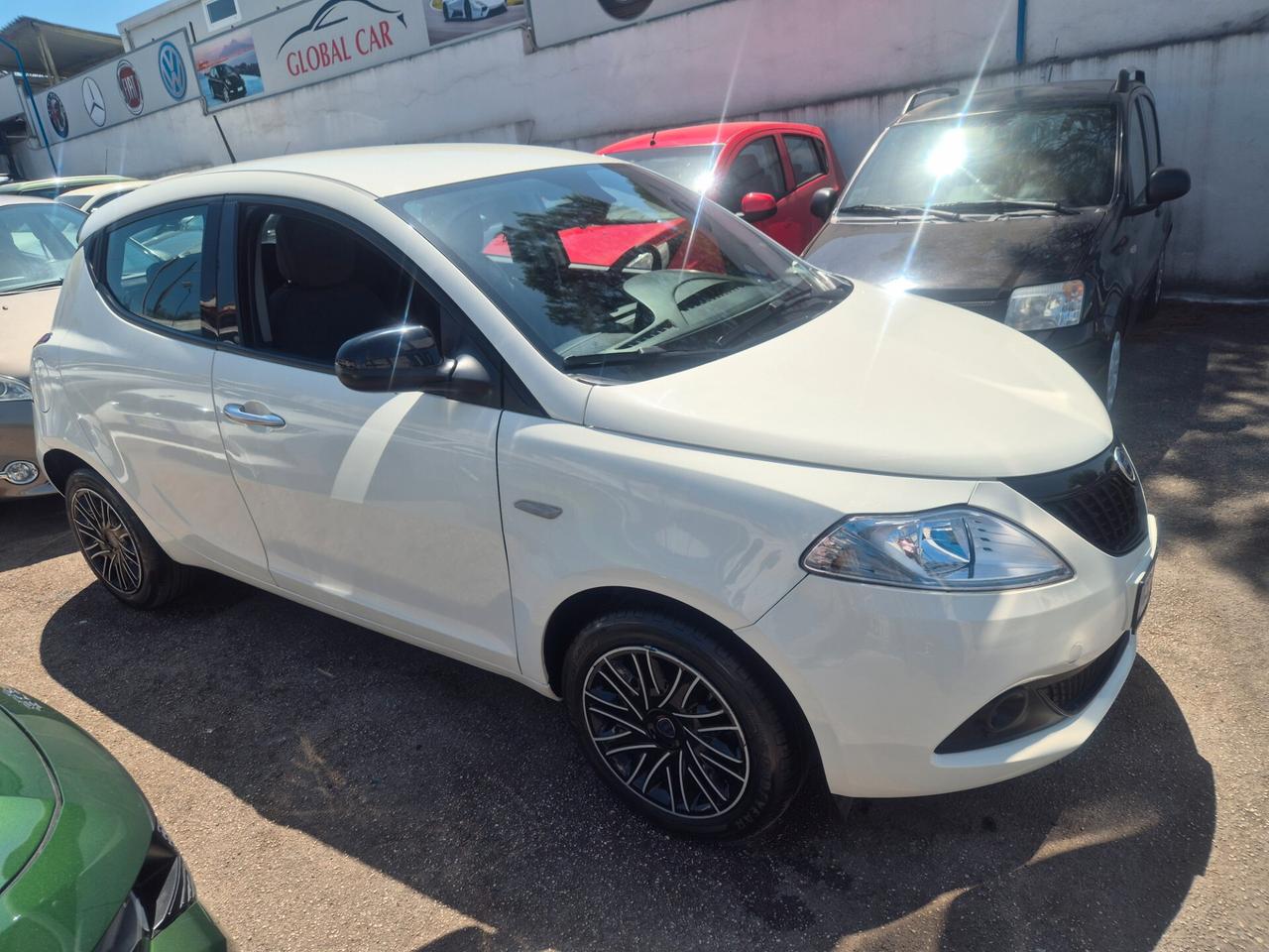 Lancia Ypsilon 1.0 FireFly solo 6000 km ANNO 2023