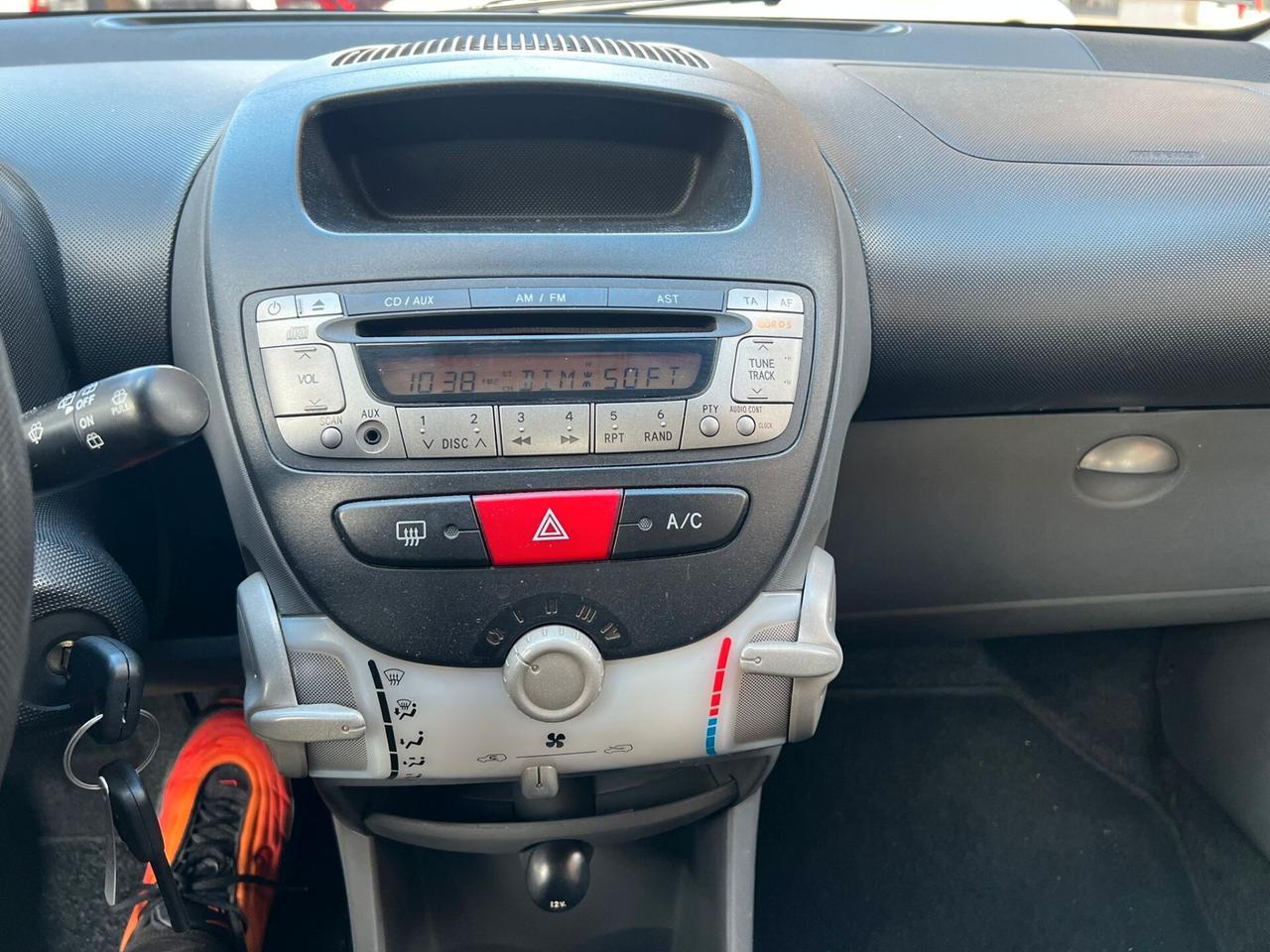 Peugeot 107 1.0 68CV 5p. Sweet Years 2Tronic