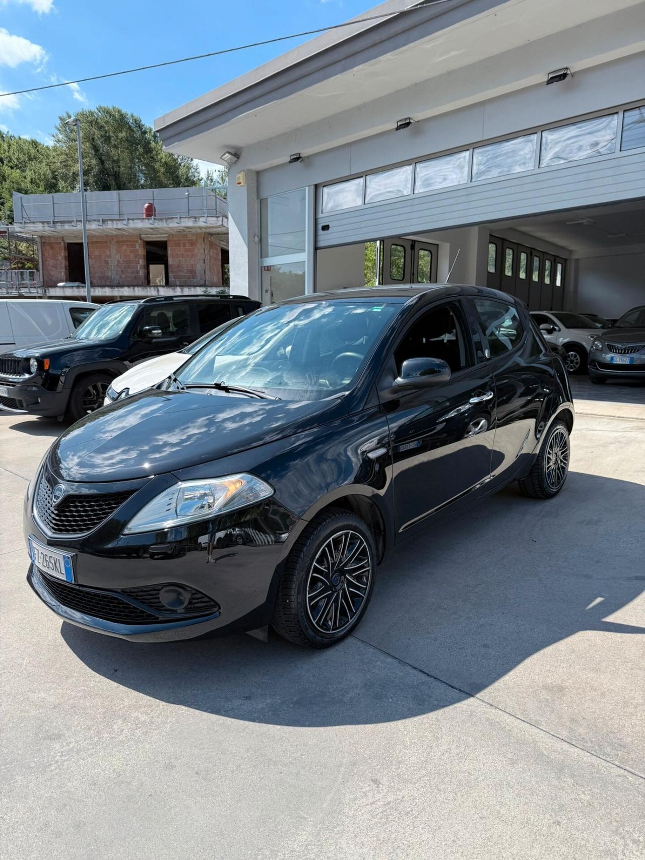 Lancia Ypsilon 1.2 69 CV 5 porte GPL Ecochic Gold