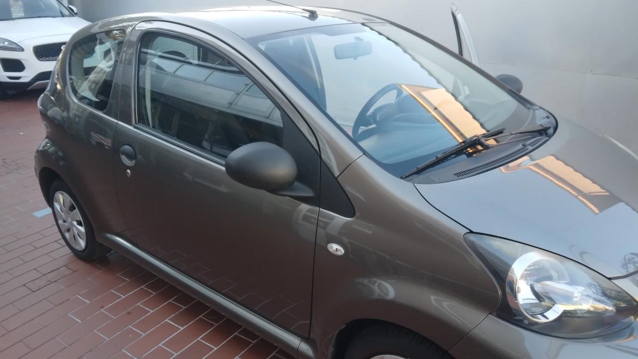 Toyota Aygo 1.0 VVT-i 69 CV 3 porte x-clusiv MMT