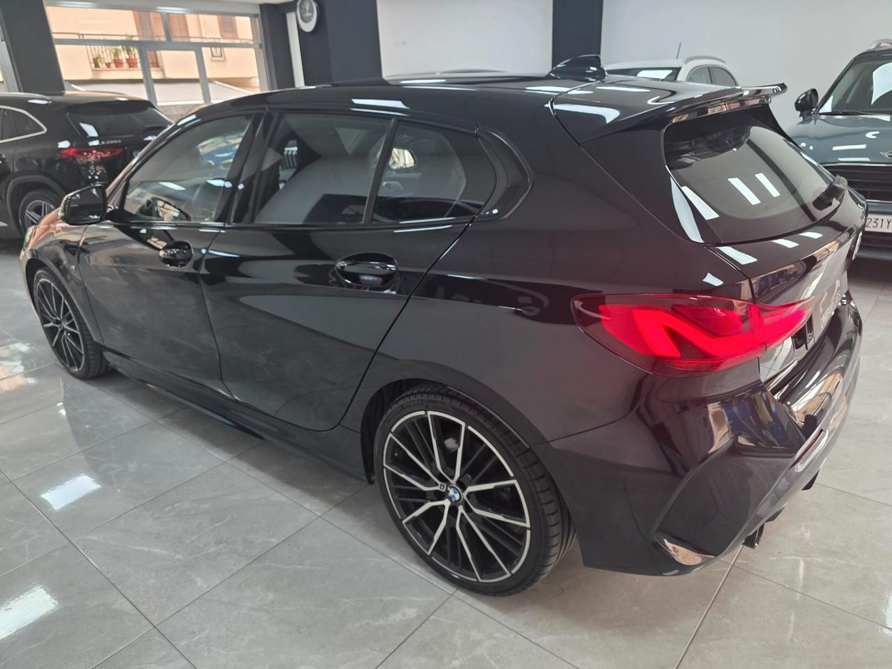 Bmw 118 118d 5p. Msport