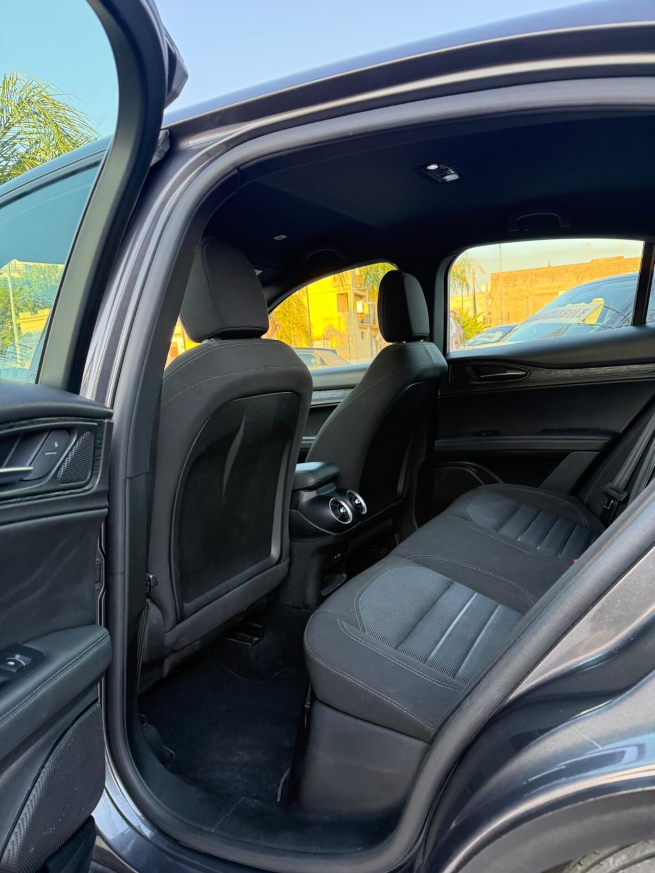 Alfa Romeo Stelvio 2.2 Turbodiesel 210 CV AT8 Q4 Super